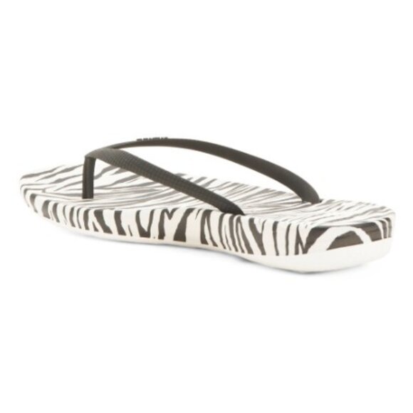 NWT Womens Fitflop Iqushion Flip Flops MSRP $38 Zebra print - Picture 2 of 9